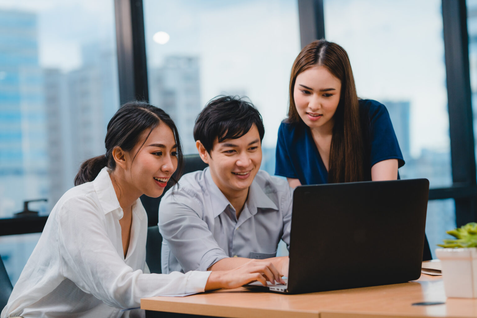 collaborative process multicultural businesspeople using laptop presentation communication meeting brainstorming ideas about project colleagues working plan success strategy modern office scaled